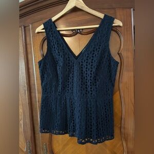 Ann Taylor NavySleeveless  Lace Peplum V Neck Top Size 2 #687